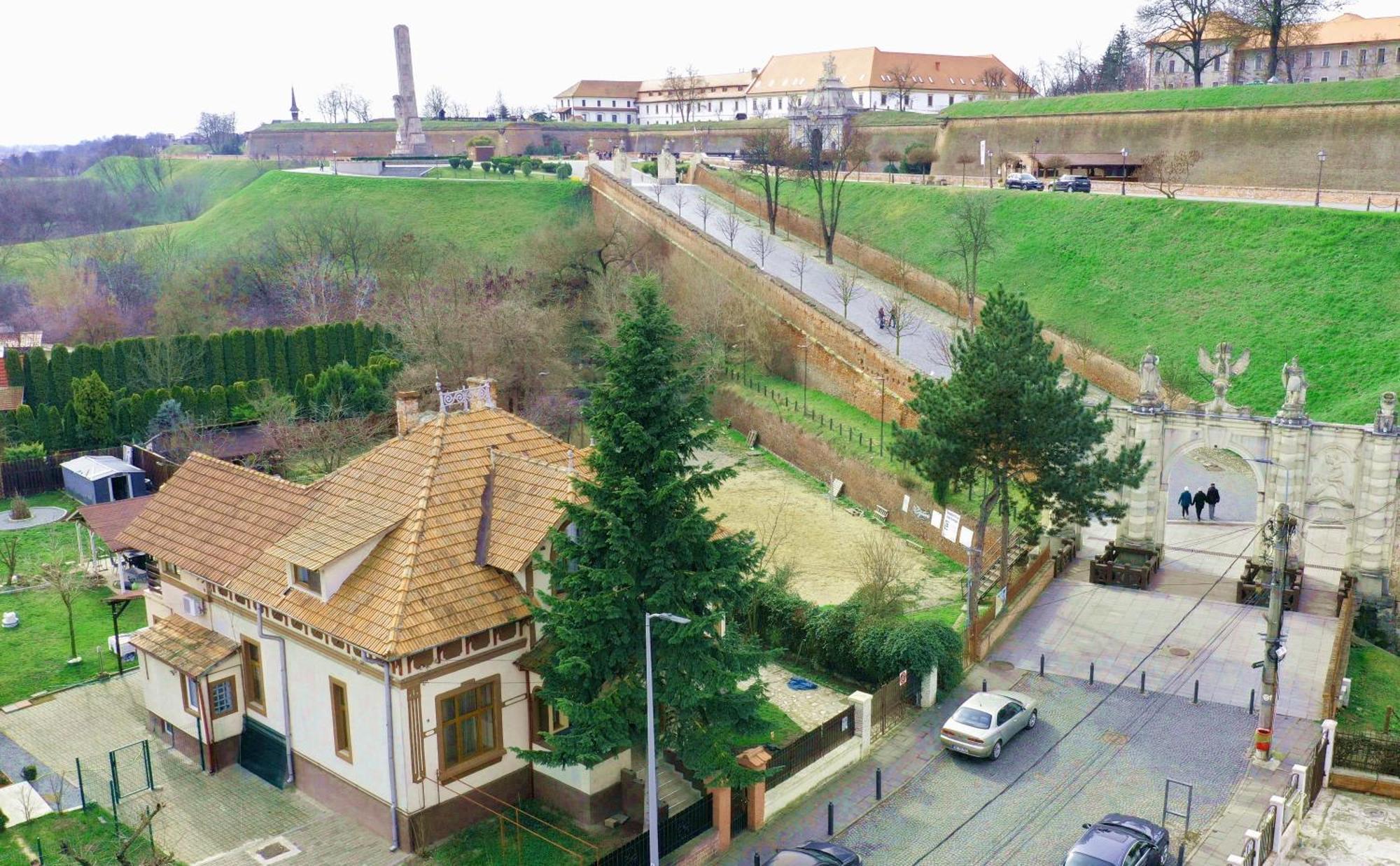 Вилла La Poarta Cetatii Алба-Юлия Экстерьер фото